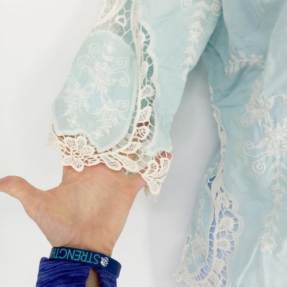 Boutique Small Light Blue Lace Bell Sleeve Button Back Blouse - Picture 3 of 6